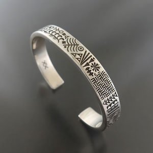 画像1: ナバホ族：9.5mmx3.2mm幾何学模様バングル【Norbert Peshlakai】