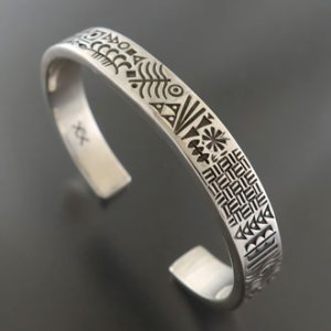 画像2: ナバホ族：9.5mmx3.2mm幾何学模様バングル【Norbert Peshlakai】
