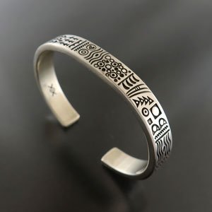 画像1: ナバホ族：9.5mmx3.2mm幾何学模様バングル【Norbert Peshlakai】