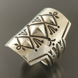 画像2: ナバホ族：エンボスハンドスタンプリング【Clendon Pete】25.5号